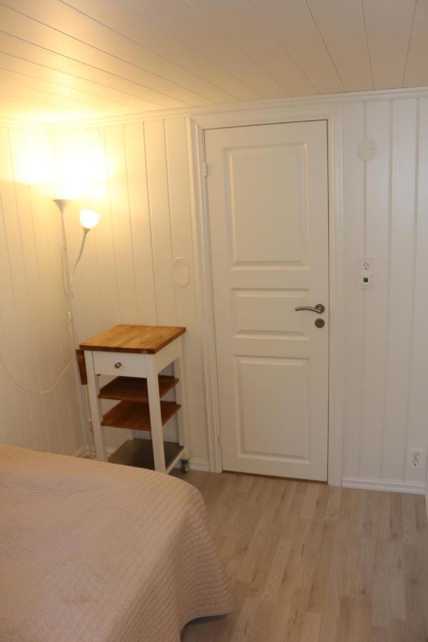 Nice Apartment With1 Bedroom Separate Living Room With A Sofa Bed And A Tiny Kitchen A Bathroom Located In Nordstrand Near By The Sea For 3 Guests With A Garden And Grill 5 Extra Guests With Extra Cost In The Cabin With Sea View Just Outside The Apar Oslo Esterno foto