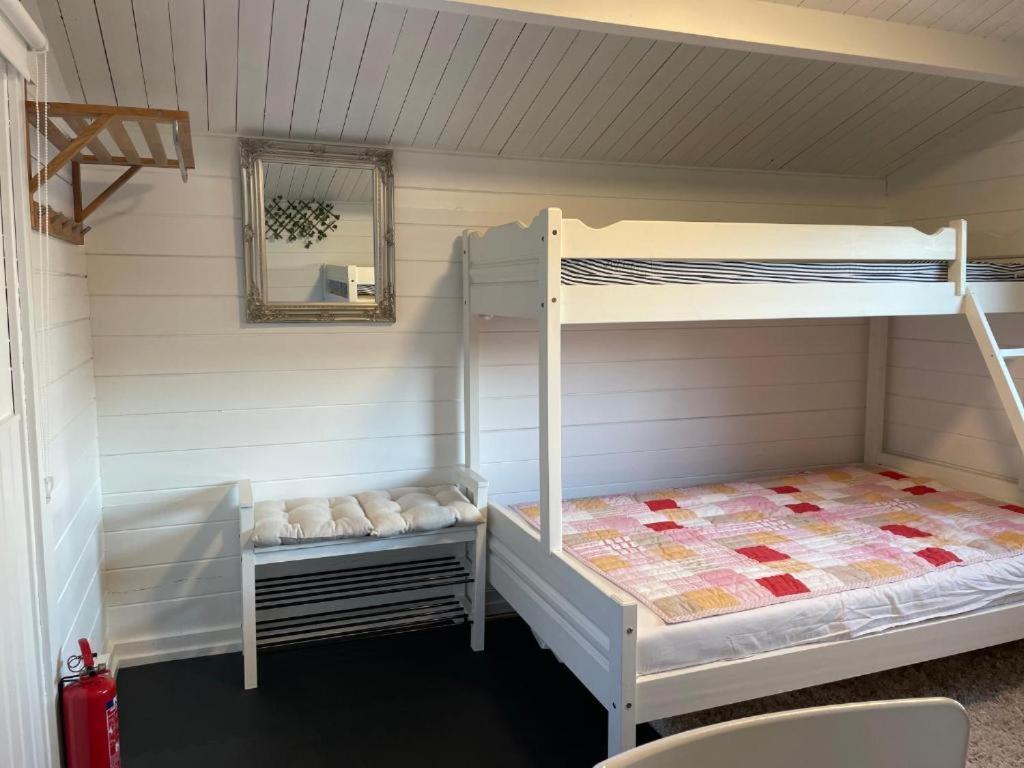 Nice Apartment With1 Bedroom Separate Living Room With A Sofa Bed And A Tiny Kitchen A Bathroom Located In Nordstrand Near By The Sea For 3 Guests With A Garden And Grill 5 Extra Guests With Extra Cost In The Cabin With Sea View Just Outside The Apar Oslo Esterno foto